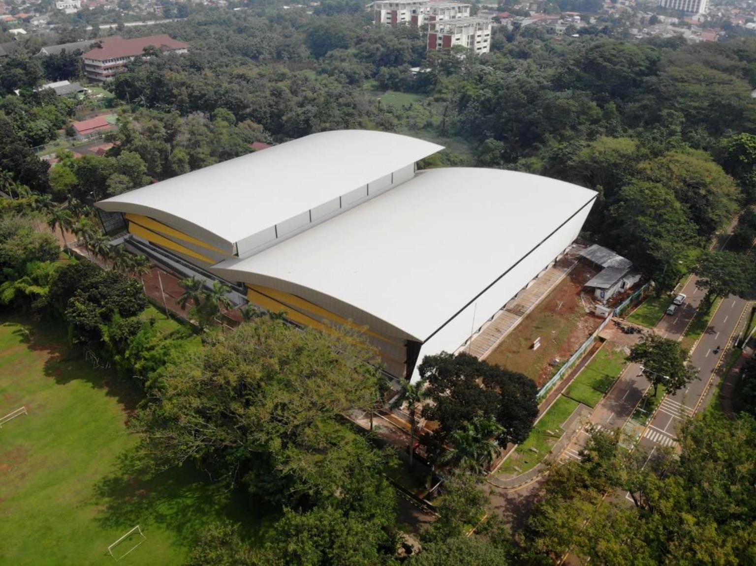 Sarana Olah Raga (SOR) Universitas Indonesia by Hendrajaya Isnaeni